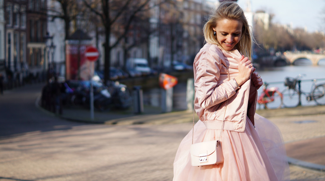 Bag-at-You---Fashion-blog---Furla-Bag-Metropolis-Pink---Amsterdam-Canals